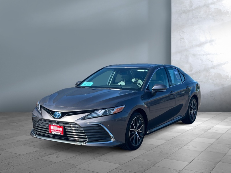 Used 2022 Toyota Camry Hybrid XLE Car