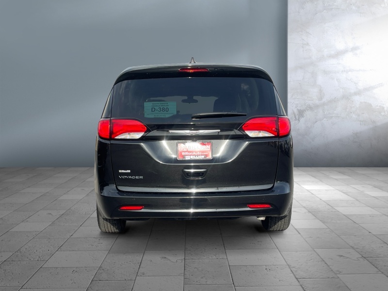 2022 Chrysler Voyager