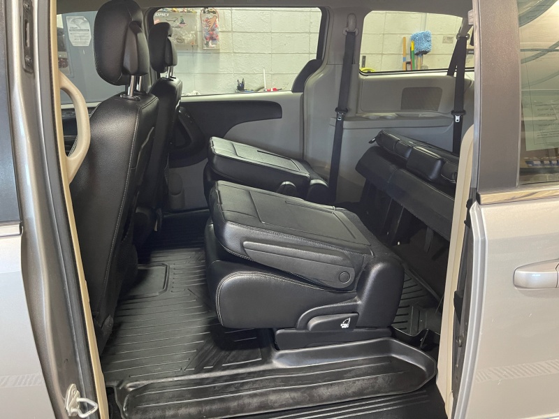 2016 Chrysler Town and Country