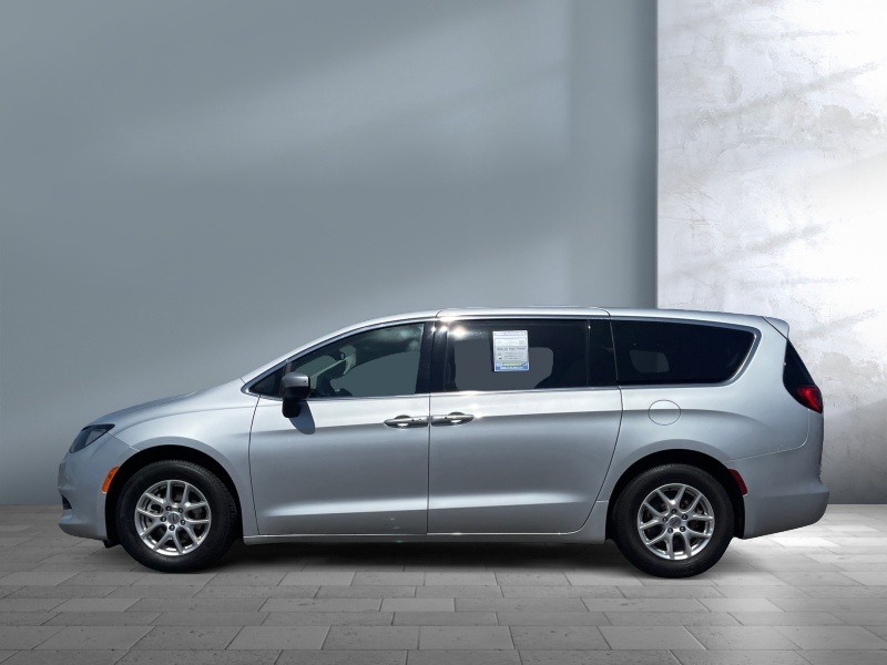 2023 Chrysler Voyager