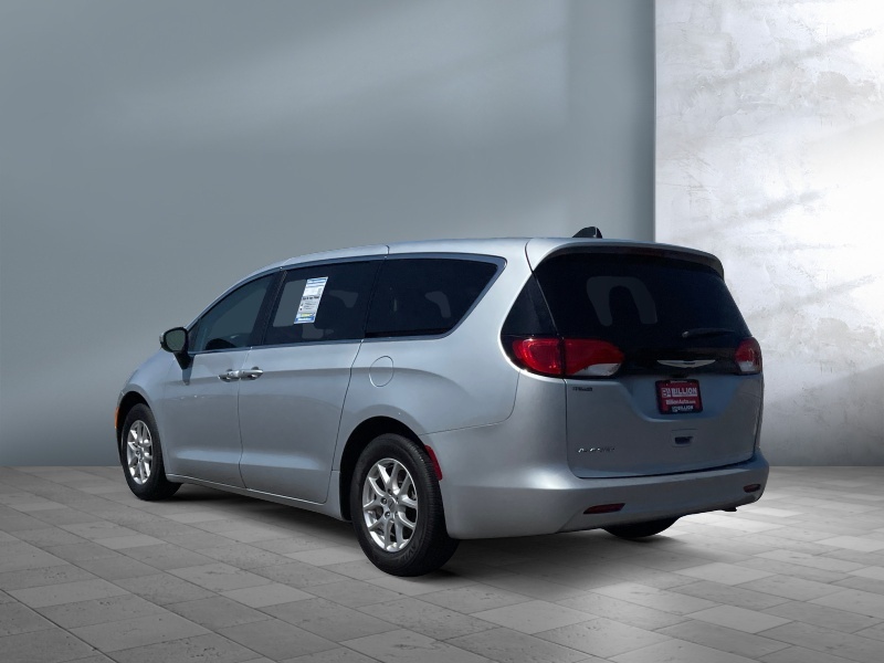 2023 Chrysler Voyager