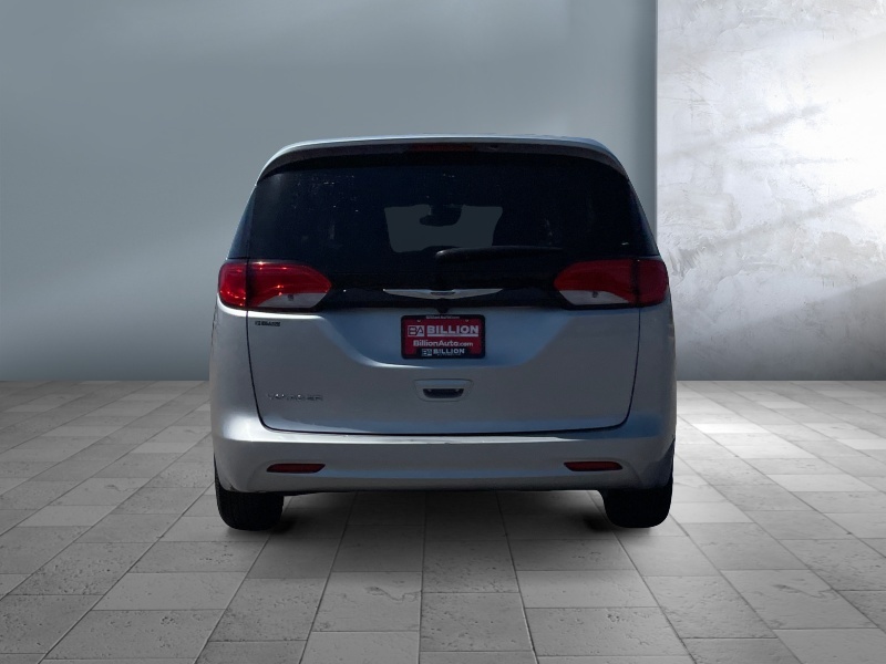 2023 Chrysler Voyager