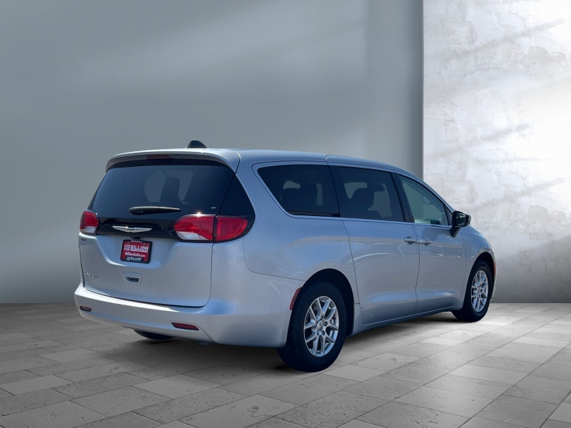 2023 Chrysler Voyager