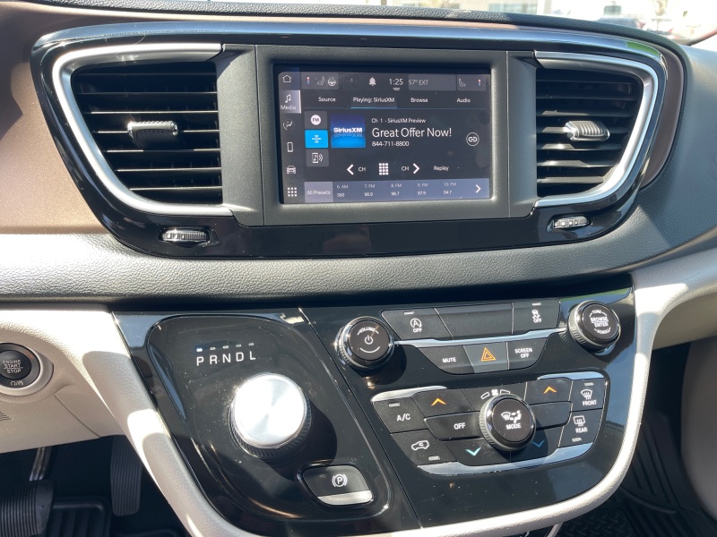 2023 Chrysler Voyager