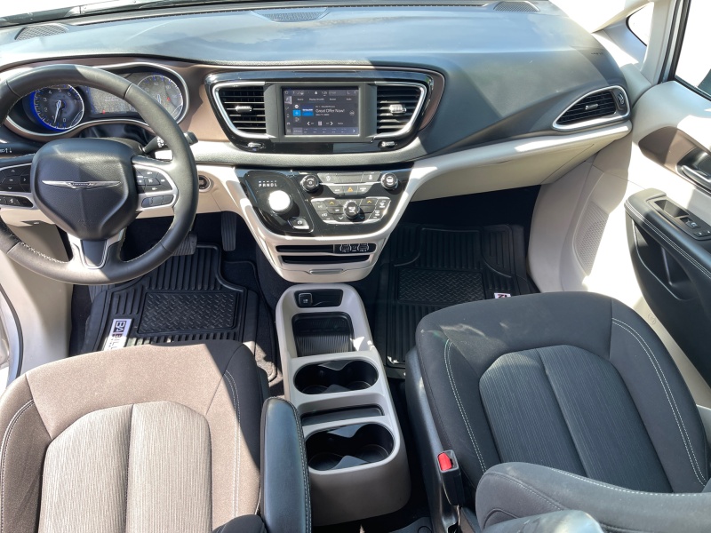 2023 Chrysler Voyager