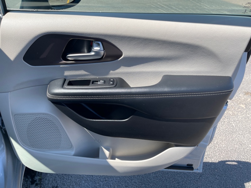2023 Chrysler Voyager