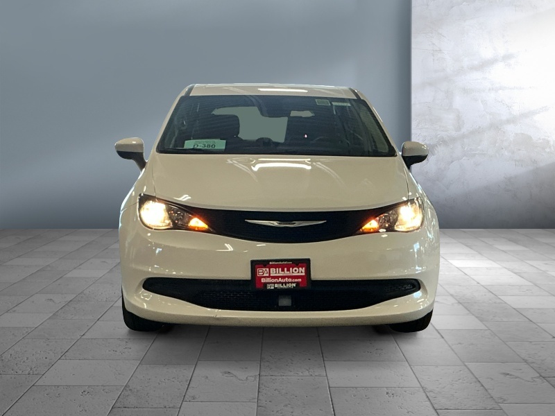 2023 Chrysler Voyager