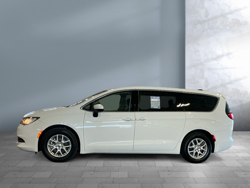 2023 Chrysler Voyager