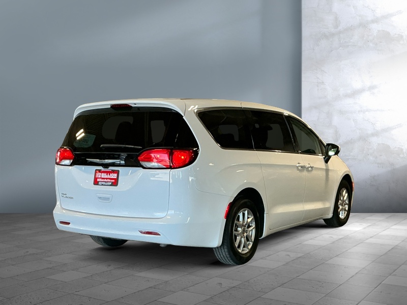 2023 Chrysler Voyager