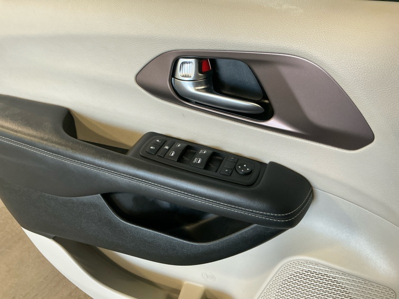 2023 Chrysler Voyager