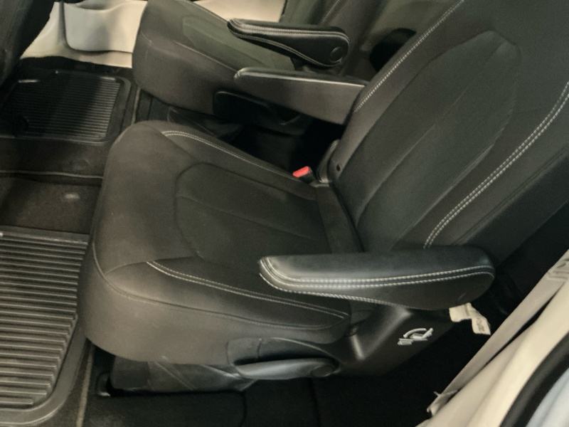 2023 Chrysler Voyager