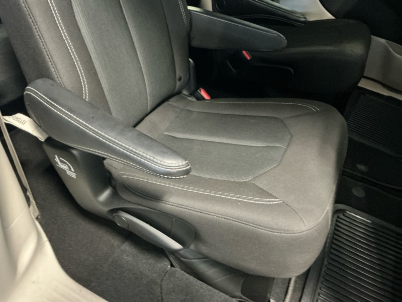 2023 Chrysler Voyager