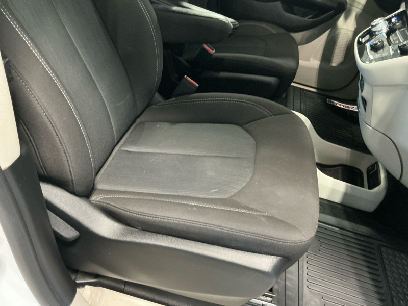 2023 Chrysler Voyager