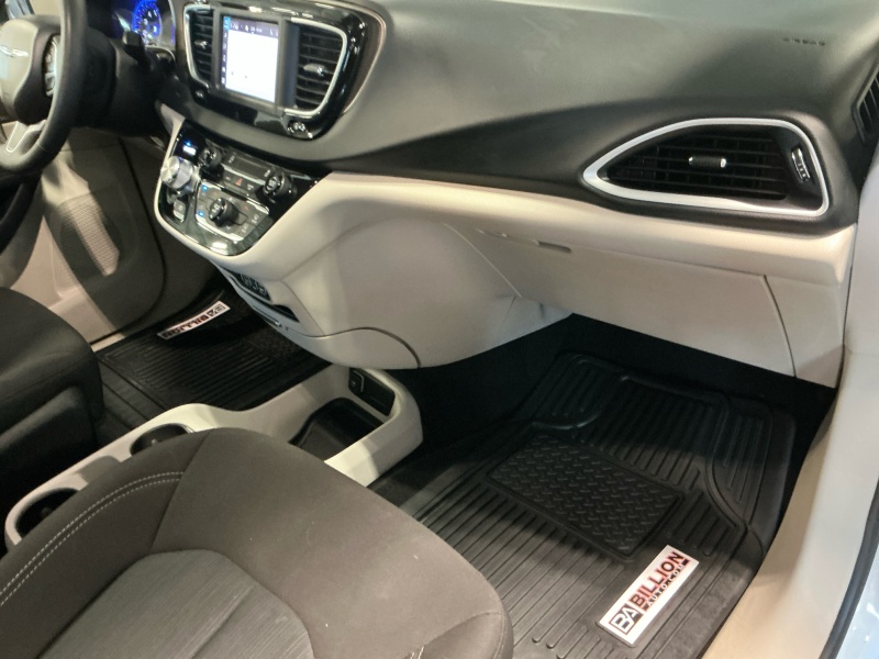 2023 Chrysler Voyager