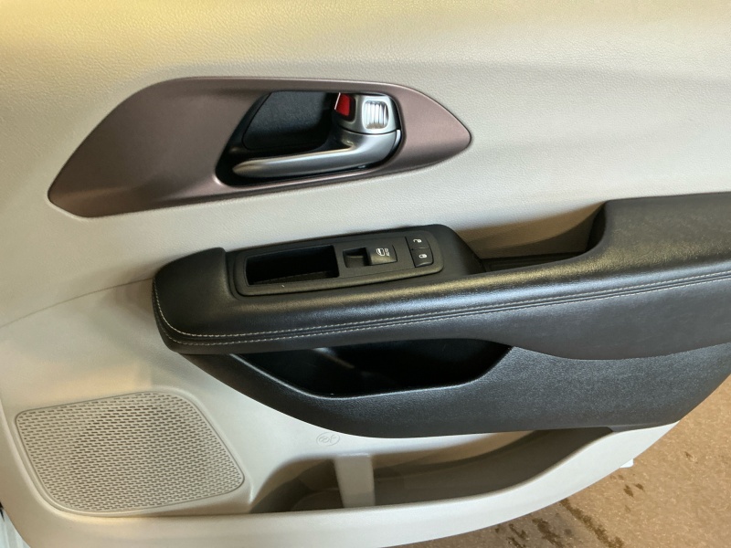 2023 Chrysler Voyager