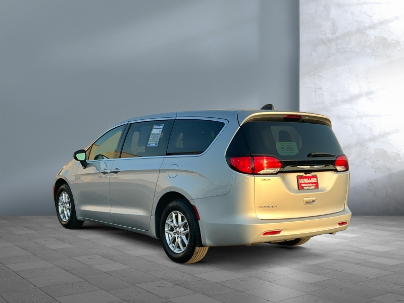 2022 Chrysler Voyager