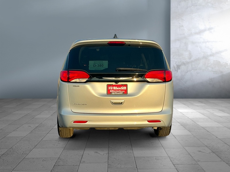 2022 Chrysler Voyager
