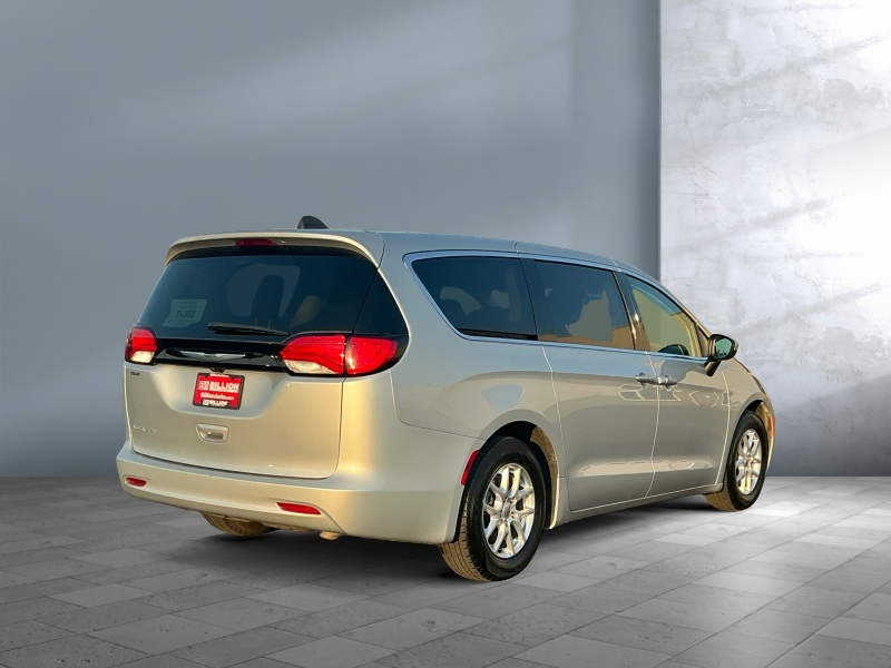 2022 Chrysler Voyager