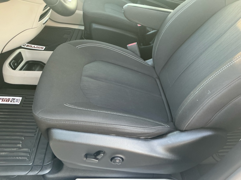 2022 Chrysler Voyager