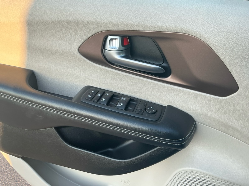 2022 Chrysler Voyager