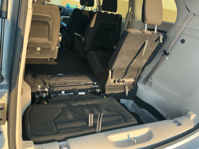 2022 Chrysler Voyager