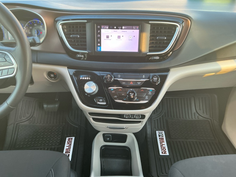 2022 Chrysler Voyager