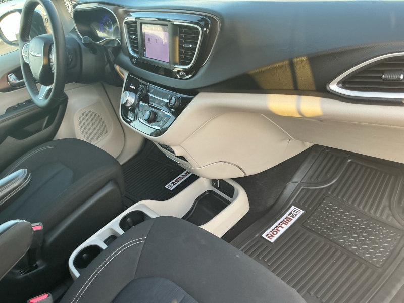 2022 Chrysler Voyager