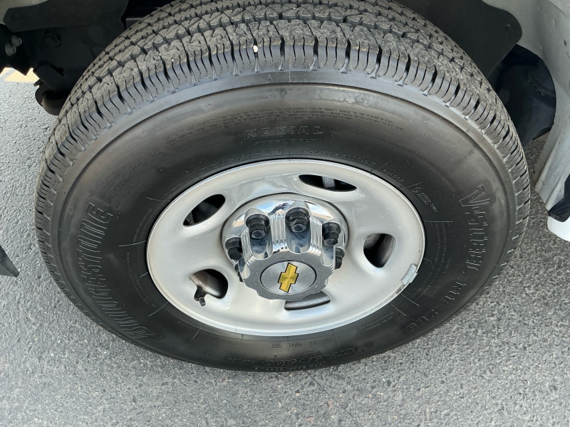 2025 Chevrolet Express Passenger