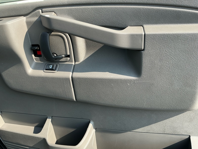 2025 Chevrolet Express Passenger