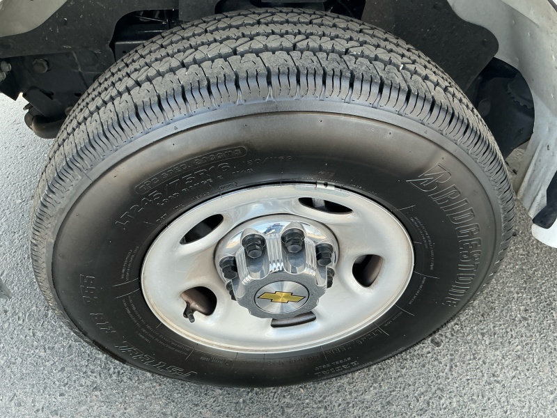 2025 Chevrolet Express Passenger