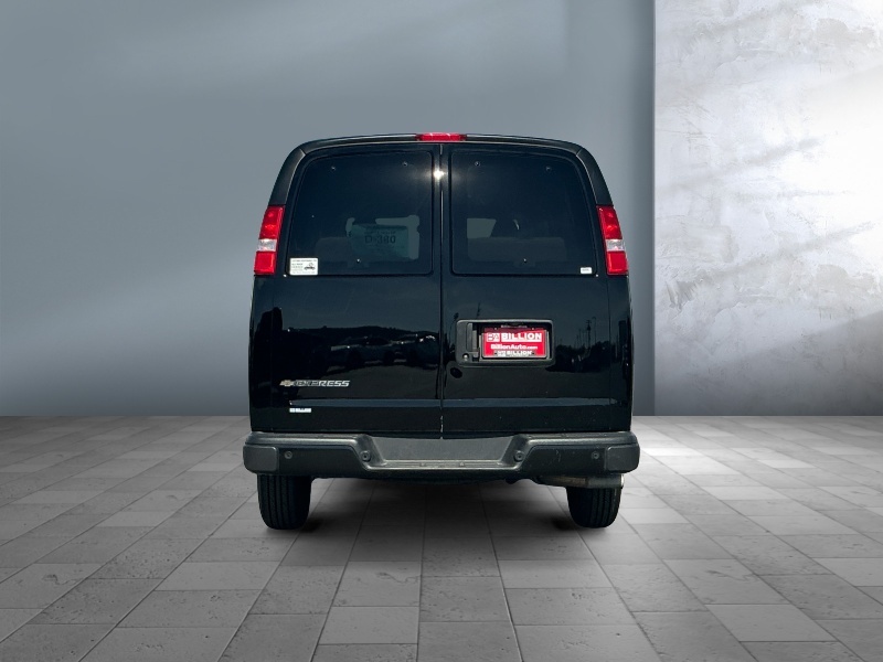 2025 Chevrolet Express Passenger