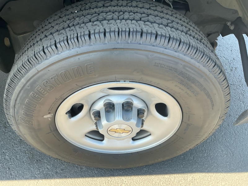 2025 Chevrolet Express Passenger