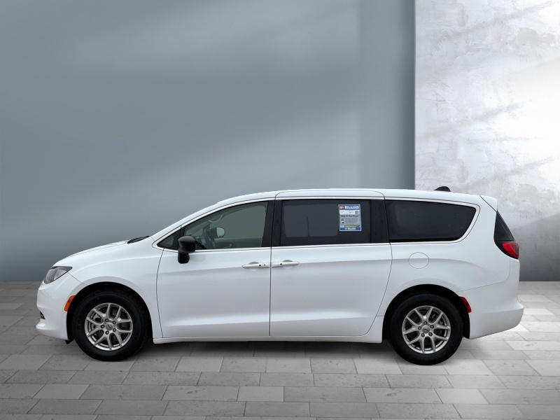 2024 Chrysler Voyager