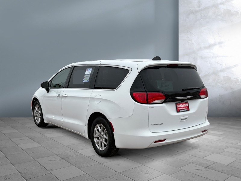 2024 Chrysler Voyager