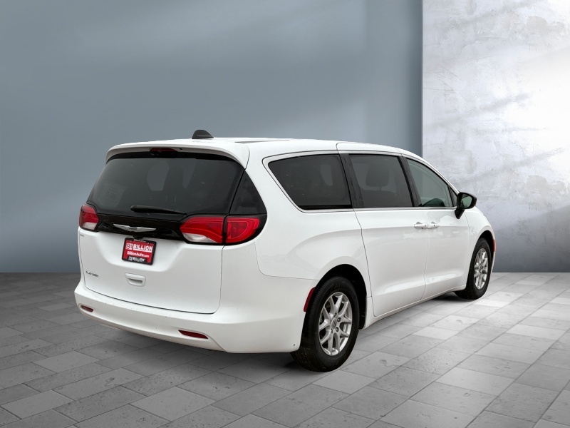2024 Chrysler Voyager