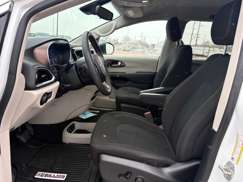 2024 Chrysler Voyager