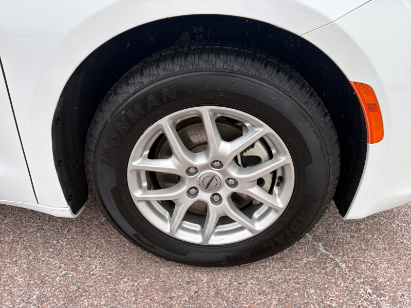 2024 Chrysler Voyager