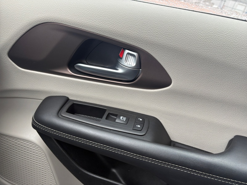 2024 Chrysler Voyager