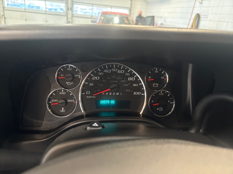 2025 Chevrolet Express Passenger