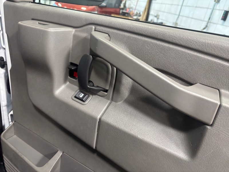 2025 Chevrolet Express Passenger