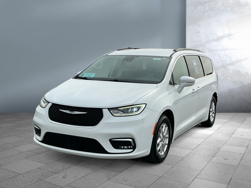 Used 2022 Chrysler Pacifica Touring L Vans