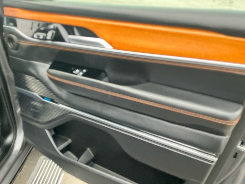 2024 Jeep Grand Wagoneer L