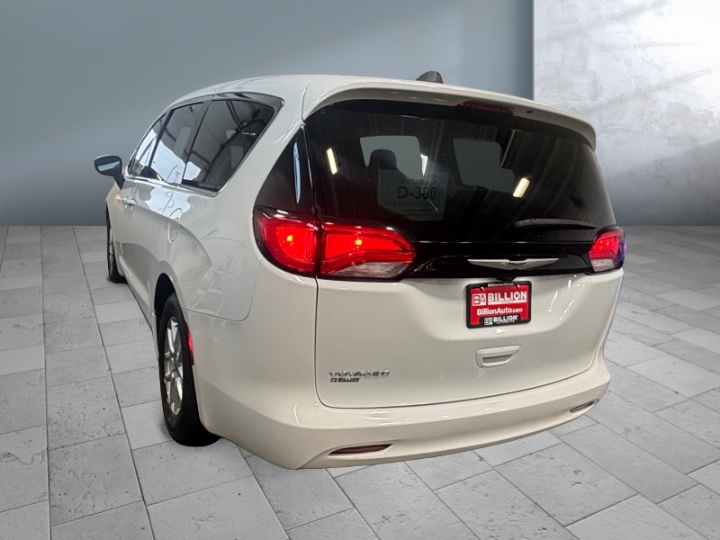 2023 Chrysler Voyager