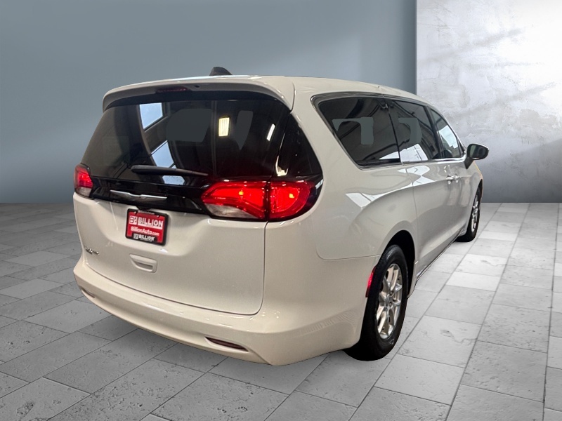 2023 Chrysler Voyager