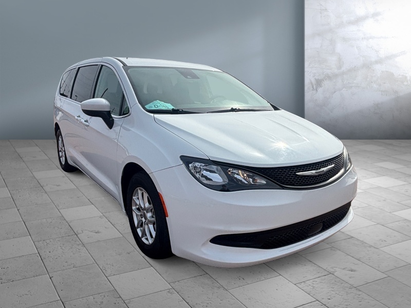 2023 Chrysler Voyager