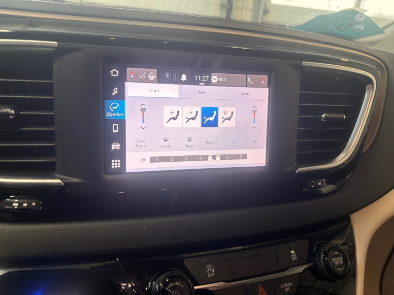 2023 Chrysler Voyager