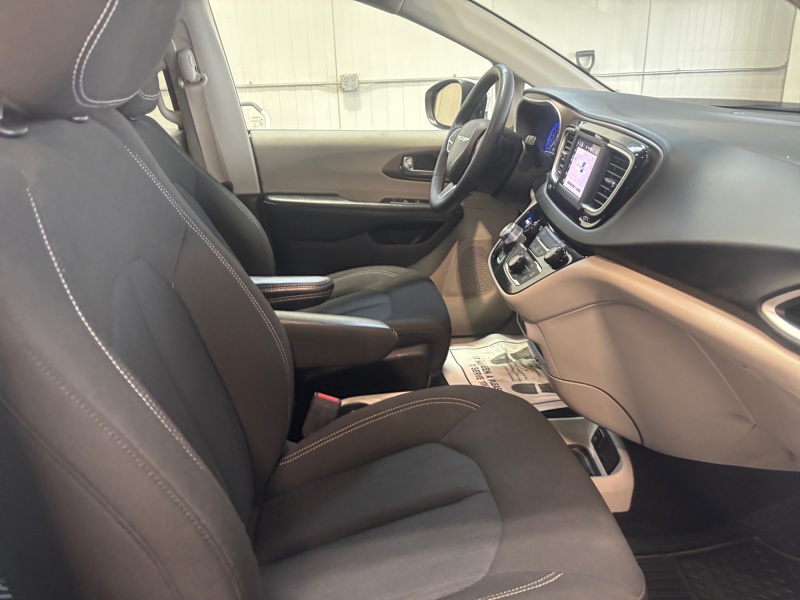 2023 Chrysler Voyager