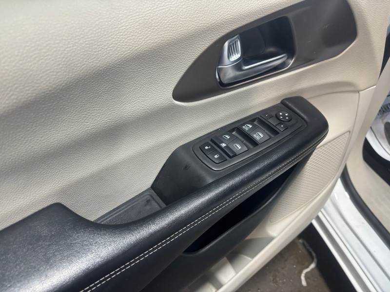 2023 Chrysler Voyager