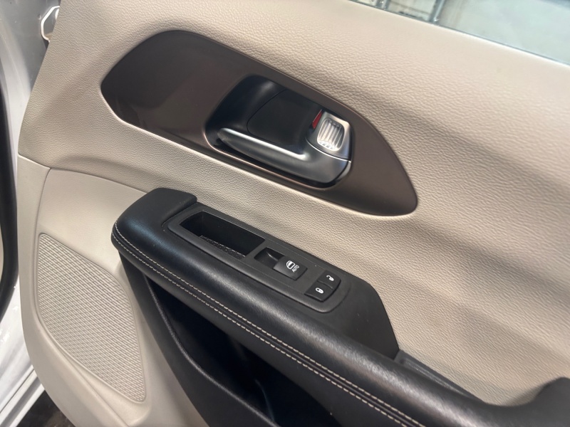 2023 Chrysler Voyager