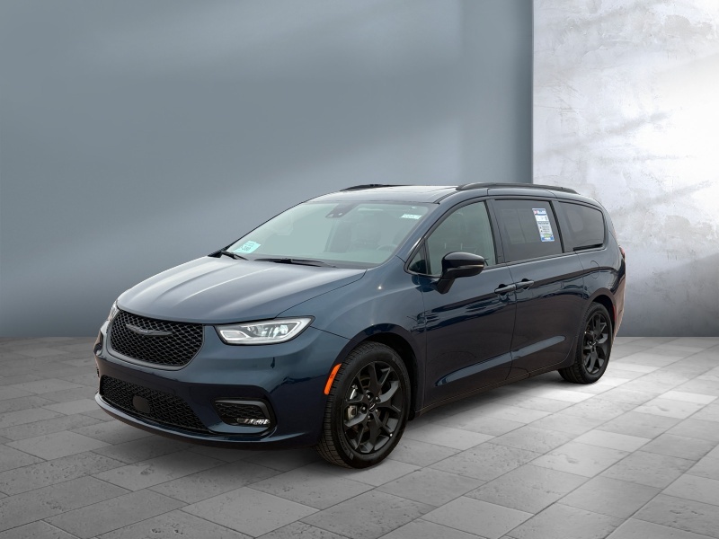 Used 2025 Chrysler Pacifica Limited Vans